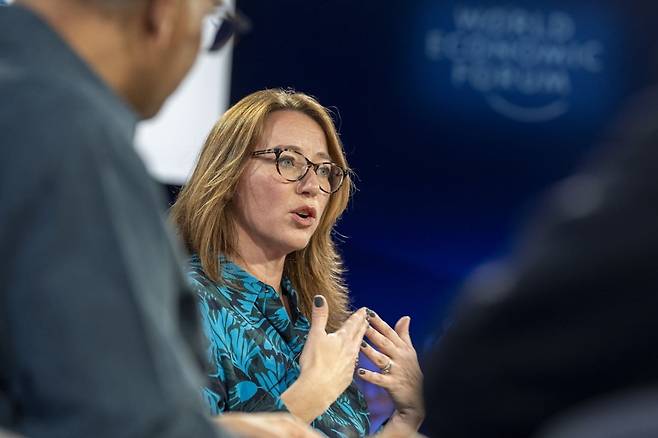 셰리 마데라 CEO가 국제무대에서 발언하고 있다. 사진=CDP 제공