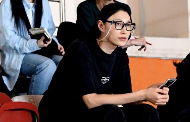 흥국생명 어드바이저로 외국인 선수 트라이아웃을 참관 중인 김연경(앞쪽) [사진 출처 = 한국배구연맹, 연합뉴스]