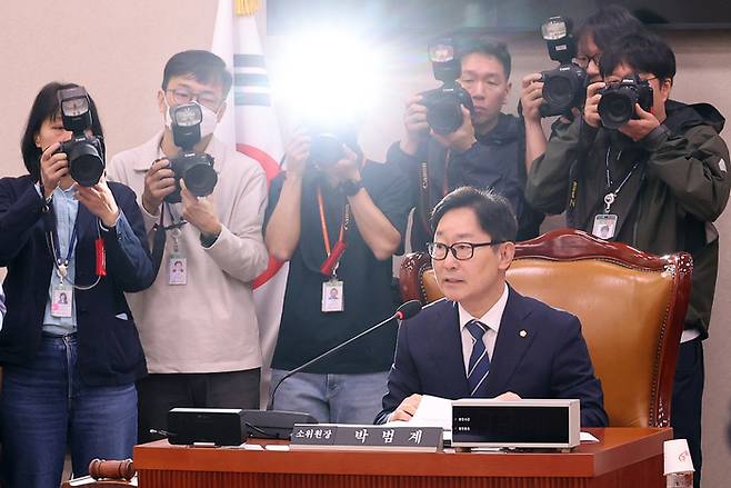 7일 서울 여의도 국회에서 열린 법제사법위원회 법안심사제1소위원회에서 더불어민주당 소속 박범계 소위원장이 발언하고 있다. [사진 출처 = 연합뉴스]