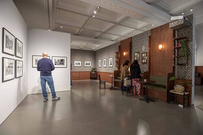 신세계백화점 본점 헤리티지 뮤지엄에서는 '명동 살롱: The Heritage'를 선보인다. '서울이 지닌 옛 모습'을 주제로 하는 '명동 살롱: The Heritage'. 신세계백화점