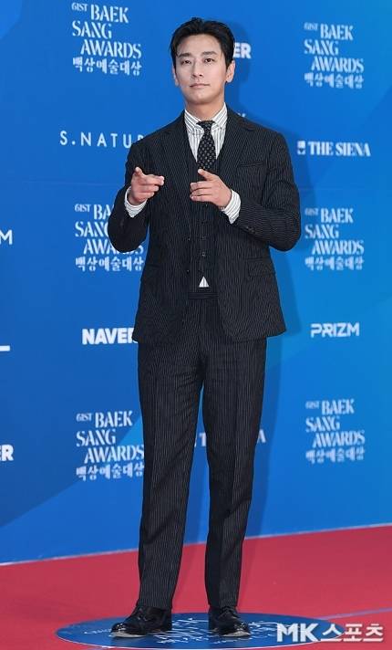 화려한 남배우들의 레드카펫 무대가 다시 한 번 대중의 마음을 뒤흔들었다. 사진=천정환 기자