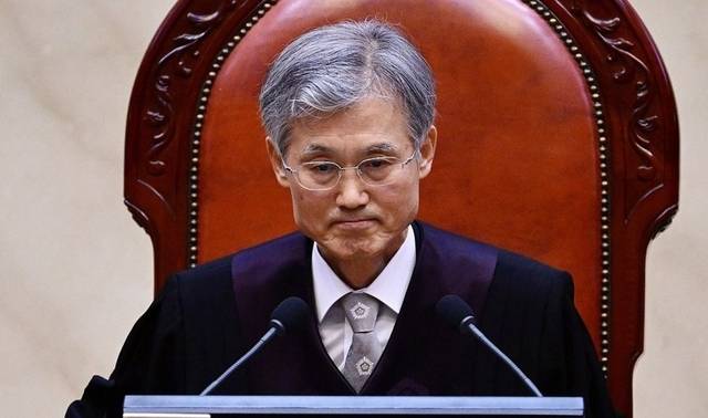 조희대 대법원장이 1일 서울 서초구 대법원에서 열린 더불어민주당 이재명 대선 후보의 공직선거법 위반 사건 상고심 선고에 참석, 입술을 다물고 있다. 연합뉴스(사진공동취재단)