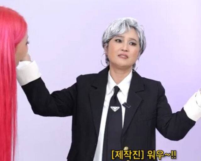 송은이의 변신에 제작진과 이사배가 만족스러워 하고 있다. / 유튜브 '비보티비' 캡처