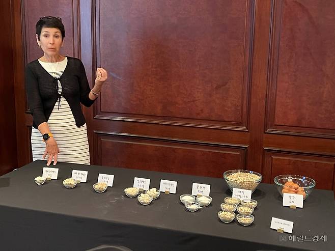 근육 생성에 효과적인 류신은 단백질 종류 중 분리유청 단백질에 가장 많다. 사진은 레슬리 본시 미국 공인영양사. 육성연 기자