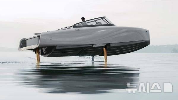 [서울=뉴시스] 스웨덴의 친환경 전기 수중익선 전문기업인 '칸델라'에서 제조한 전기 수중익선.