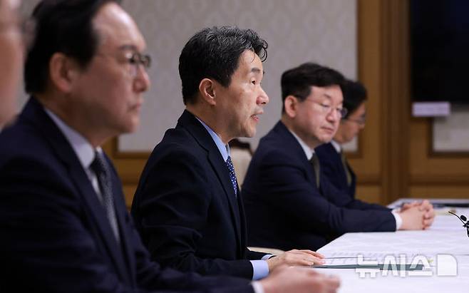 [서울=뉴시스] 고범준 기자 = 이주호 대통령 권한대행 부총리 겸 교육부 장관이 7일 서울 종로구 정부서울청사에서 열린 경제안보전략 간담회에서 발언하고 있다. 2025.05.07. bjko@newsis.com