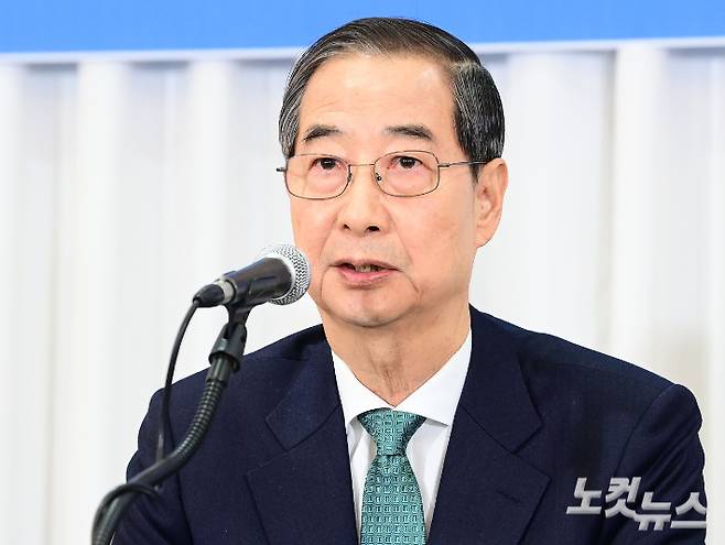 한덕수 무소속 대통령선거 예비후보가 6일 오전 서울 중구 코리아나 호텔에서 열린 관훈토론회에 참석해 기조연설을 하고 있다. 국회사진취재단