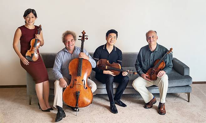 내한 공연을 앞둔 타카치 콰르텟의 하루미 로즈(왼쪽부터), 안드라스 페어, 리처드 용재 오닐, 에드워드 듀슨베리. 크레디아 제공