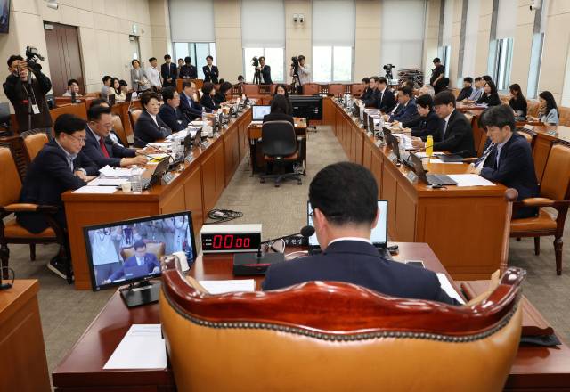7일 국회 행정안전위원회 전체회의에서 공직선거법 개정안이 상정되고 있다. 연합뉴스
