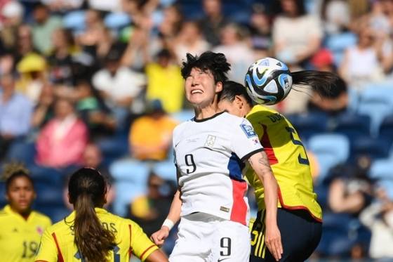 한국 여자 축구대표팀 미드필더 이금민(가운데). /AFPBBNews=뉴스1