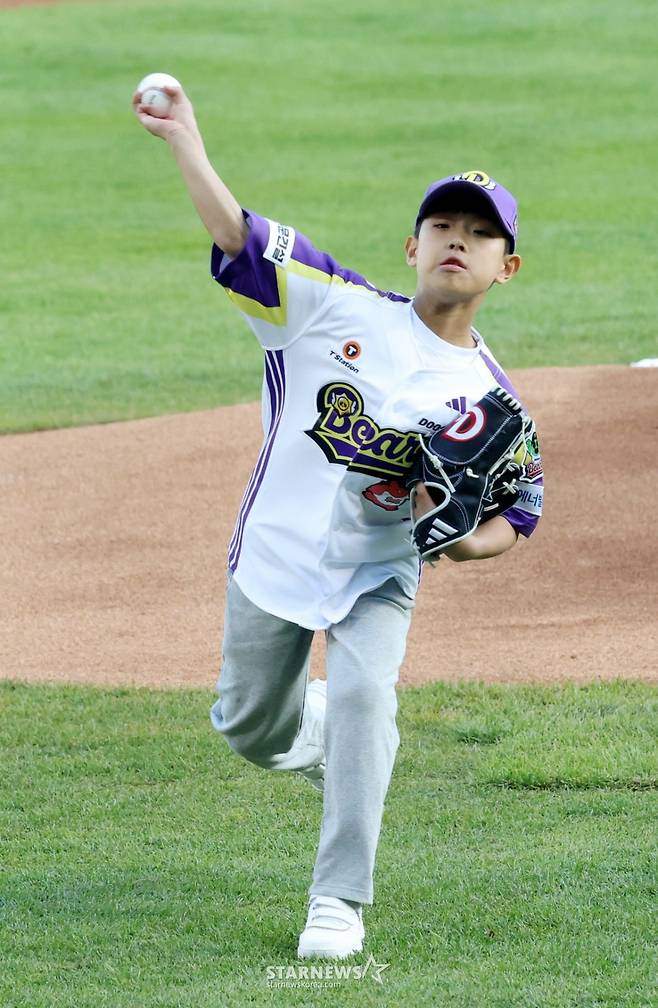 [포토] 김선우 어린이 광속 시구에 모두 깜놀
