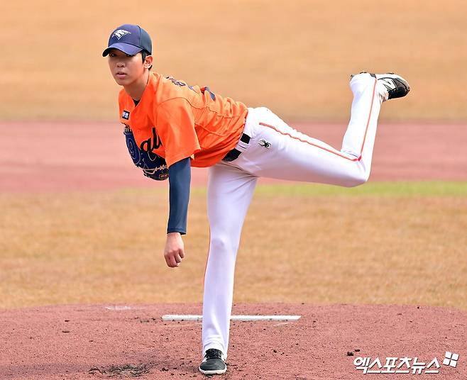 황준서는 지난 6일 서산구장에서 열린 2025 메디힐 KBO 퓨처스리그 SSG 랜더스전에 선발 등판해 6이닝 76구 5피안타(2홈런) 8탈삼진 2사사구 4실점으로 퓨처스리그 팀 10연승에 이바지했다.&nbsp;엑스포츠뉴스 DB