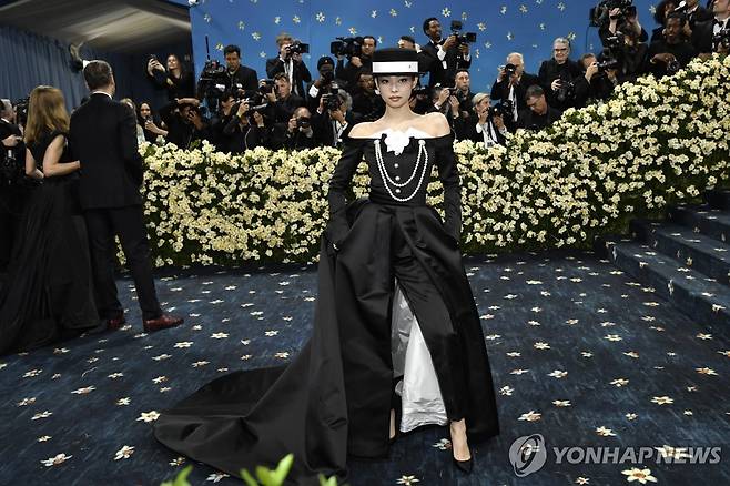 5일 뉴욕 메트 갈라에 등장한 제니 [뉴욕 AP=연합뉴스. 재판매 및 DB 금지]