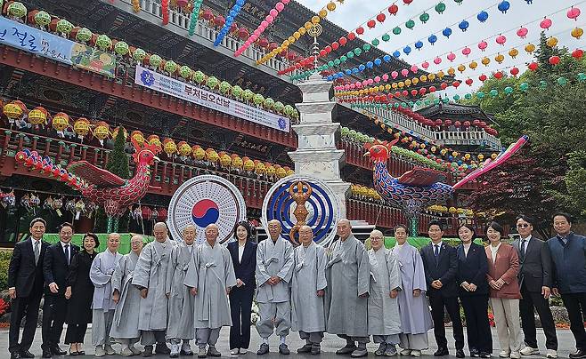 춘천 삼운사 찾은 이재명 후보 부인 김혜경　씨 [연합뉴스 자료사진]