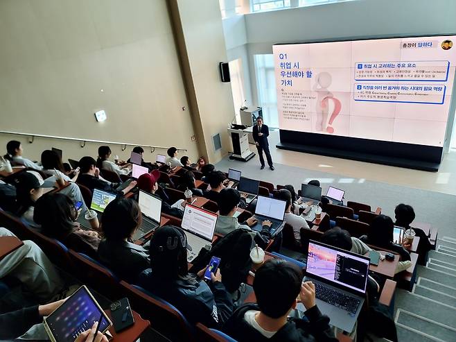 특강하는 유길상 총장 [한국기술교육대 제공. 재판매 및 DB 금지]