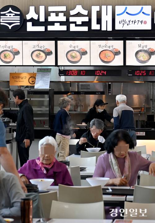 인천지역 ‘백년가게’들이 전국구 맛집으로 도약하기 위해 영동고속도로 덕평자연휴게소에 진출했다. 덕평자연휴게소에 입점한 신포순대. 2025.5.7 /김용국기자 yong@kyeongin.com