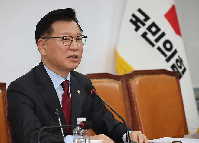 ▲ 지난달 10일 서울 여의도 국회에서 국민의힘 이양수 사무총장이 대선 후보 선출 방식과 관련해 취재진 앞에서 발언하고 있다. /연합뉴스