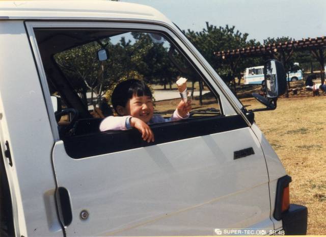 강호 씨 아들 석민 군이 생전 차에 타고 아이스크림을 먹고 있는 모습. 강호 씨 제공