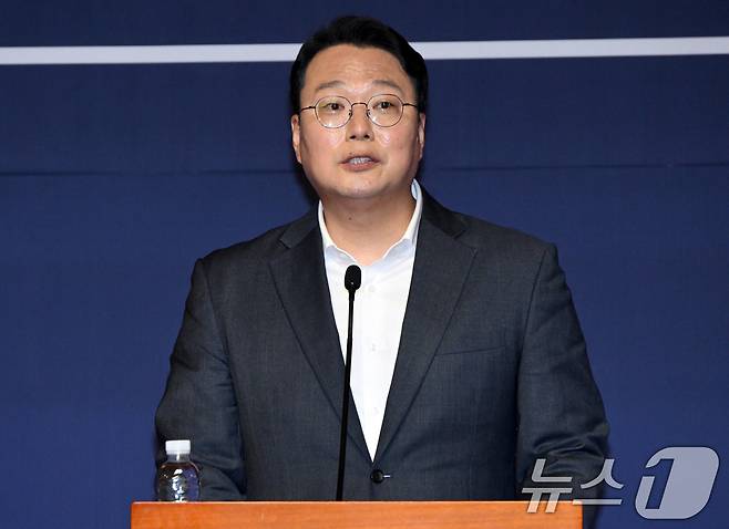 천하람 개혁신당 당대표 권한대행이 22일 서울 여의도 국회 사랑재에서 열린 국회 미래산업포럼 발족식에서 축사를 하고 있다. (공동취재) 2025.4.22/뉴스1 ⓒ News1 안은나 기자