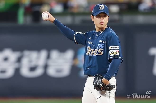 어릴적 ‘야신’ 김성근 감독과 핫초코 광고를 찍은 목지훈이 KBO 데뷔 첫 승을 기록했다. 사진 | NC 다이노스