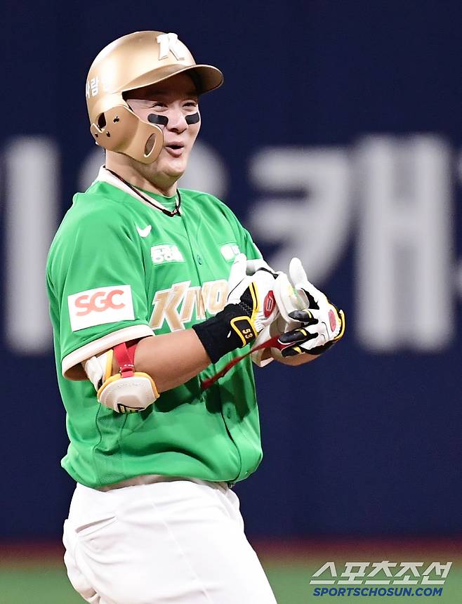 7일 고척돔에서 열린 KBO리그 키움과 KIA의 경기. 8회말 2사 만루. 3타점 2루타를 날린 최주환. 고척=송정헌 기자songs@sportschosun.com/2025.05.07/