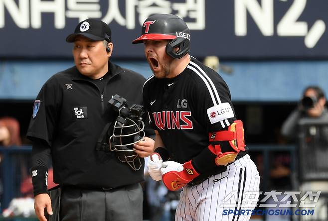 스리런포 포함 멀티히트를 기록한 오스틴이 포효했다.