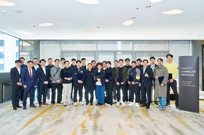 [사진제공-마제스티골프] 마제스티골프가 소믈리에 교육을 열고 전문 판매 인력 양성에 나섰다.