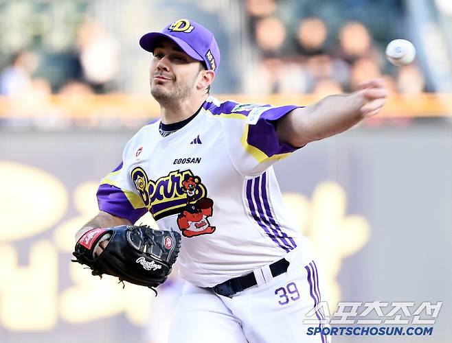 7일 잠실야구장에서 열린 LG와 두산의 경기, 두산 선발투수 잭로그가 역투하고 있다. 잠실=허상욱 기자wook@sportschosun.com/2025.05.07/