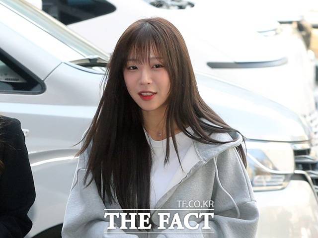 김세의 가로세로연구소 대표를 협박 등 혐의로 고소한 유튜버 쯔양(본명 박정원)이 8일 오전 9시20분께 서울 강남경찰서에 출석했다. 사진은 지난달 16일 오전 8시47분께 서울 강남경찰서에 출석하고 있는 박 씨의 모습. /뉴시스