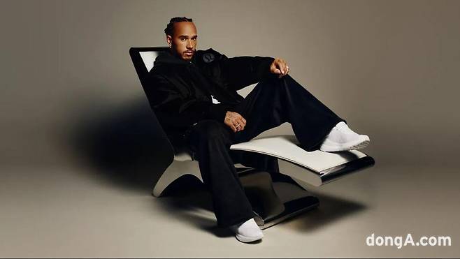 룰루레몬 앰버서더로 활동 중인 F1 드라이버 루이스 해밀턴