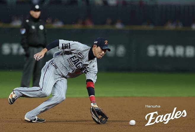 한화 이글스 유격수 심우준의 수비. 한화 이글스 제공