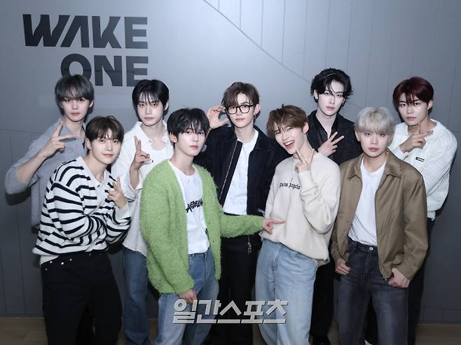 그룹 제로베이스원이 22일 오후 서울 마포구 웨이크원에서 진행된 일간스포츠와의 인터뷰에 앞서 포즈를 취하고 있다. 서병수 기자 qudtn@edaily.co.kr