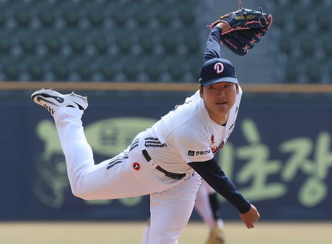 <yonhap photo-4875="">(서울=연합뉴스) 이정훈 기자 = 13일 서울 잠실야구장에서 열린 2025 프로야구 KBO리그 KIA 타이거즈와 두산 베어스의 시범경기. 두산 선발투수 곽빈이 역투하고 있다. 2025.3.13 uwg806@yna.co.kr/2025-03-13 13:47:30/ <저작권자 ⓒ 1980-2025 ㈜연합뉴스. 무단 전재 재배포 금지, AI 학습 및 활용 금지></yonhap>