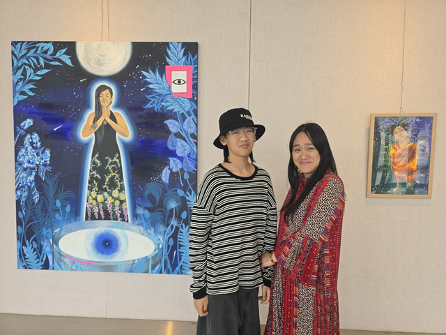 ▲ 화가 엄마와 화가 아들이 함께 꾸민 전시 ‘엄마와 아들’이 최근 춘천 KBS 1층 갤러리에서 열렸다. 엄마 달리세윤(오른쪽) 작가와 아들 배건하 작가.