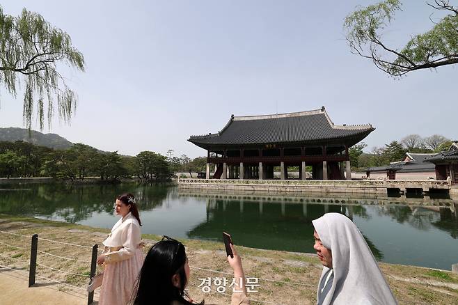 경복궁 경회루 특별관람이 8일 부터 시작되었다. 2025.5.8. 정지윤 선임기자