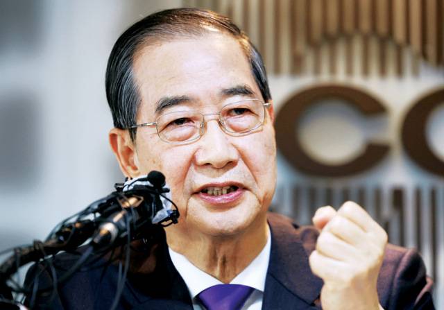 한덕수 무소속 대선 예비후보가 7일 서울 중구 한국프레스센터에서 열린 서울외신기자클럽 초청 기자간담회에서 발언하고 있다. 한 후보는 김문수 국민의힘 대선 후보와의 단일화에 대해 “너무나 강하고 분명한 국민의 명령”이라고 말했다. 국회사진기자단