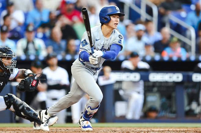 김혜성이 8일(한국시간) 미국 플로리다주 마이애미의 론디포파크에서 열린 2025 MLB 정규시즌 마이애미 말린스와 원정 경기에서 7회에 안타를 치고 있다. AFP연합뉴스