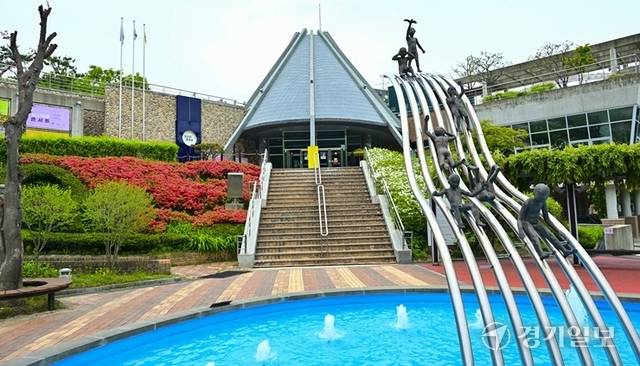 황순원문학촌 소나기마을 내에 황순원문학관 전경 모습. 홍기웅기자