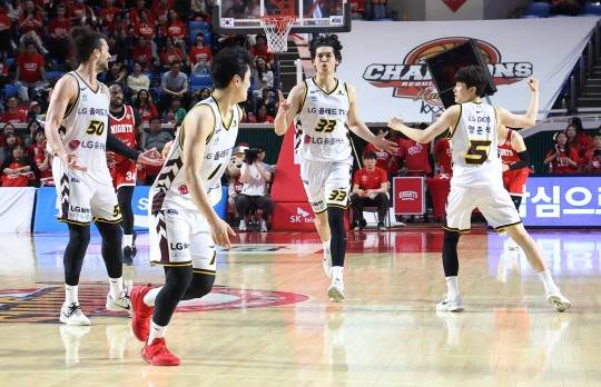 LG 세이커스 '승리가 코앞'. 사진[연합뉴스]