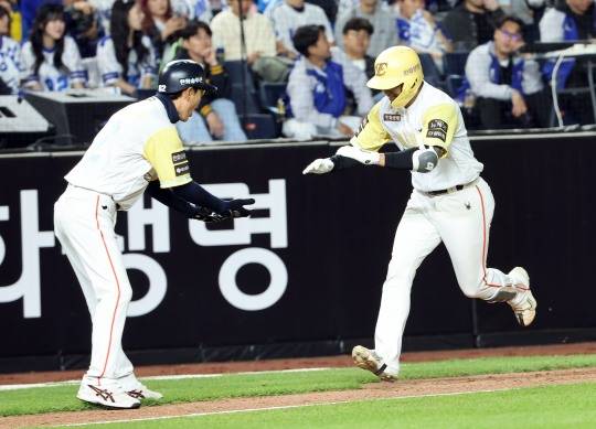 홈런 주루. 사진[연합뉴스]