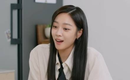 배우 조보아가 이동욱, 김범과의 친분을 공개했다. [사진출처 = 나래식 유튜브 캡처]