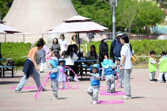 지난 7일 상동호수공원에서 열린 부천아이페스타에서 아이들이 즐겁게 놀고 있는 모습./사진제공=부천시