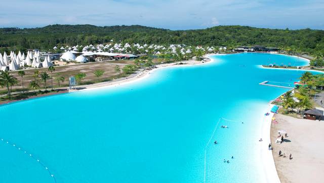 빈탄리조트 트레저 베이의 ‘크리스털 라군’. 동남아시아에서 가장 큰 수영장이다.