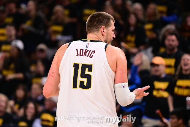 요키치가 8일 오클라호마시티와 경기에서 아쉬운 표정을 짓고 있다. /게티이미지코리아