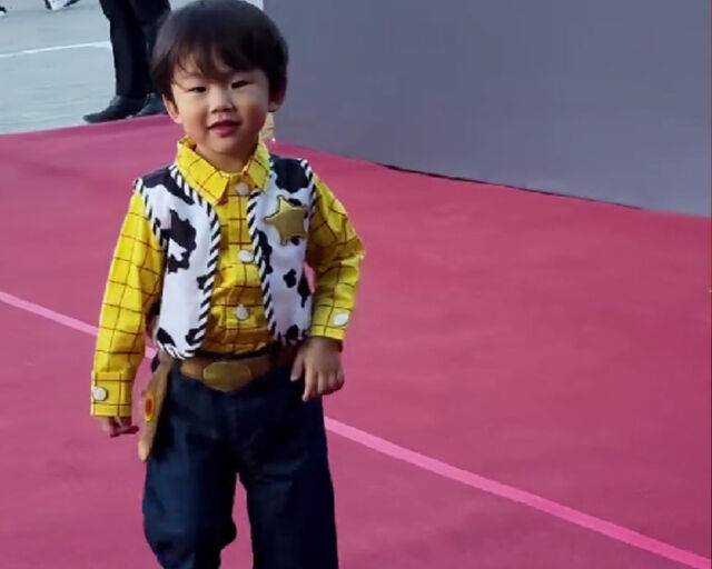 전혜빈의 아들이 '토이스토리'의 우디로 변신했다. / 전혜빈 소셜미디어 캡처