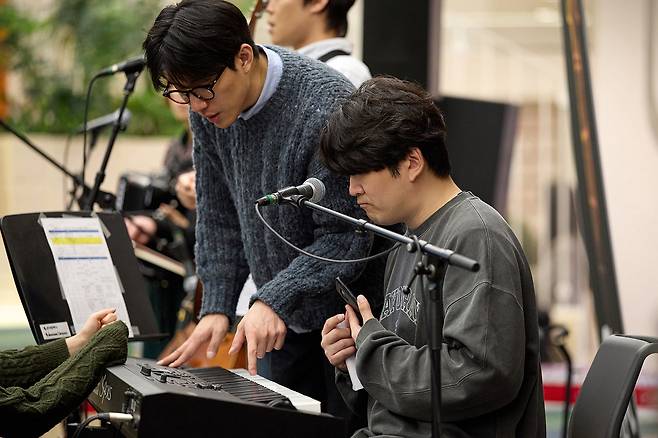 뮤지컬 ‘원스’ 이중민 악기 테크니션, 서강희 음악조감독 [신시컴퍼니 제공]