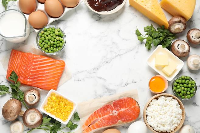 아침에는 정제 탄수화물 섭취를 줄이고 단백질을 충분히 먹는 것이 좋다.