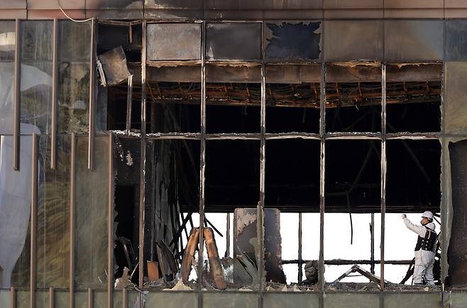 지난 2월 14일 오전 부산 기장군 반얀트리 해운대 리조트 신축 건설 현장에서 발생한 화재로 작업자 6명이 숨지고, 27명이 연기 흡입 등 경상을 입었다. <연합뉴스>