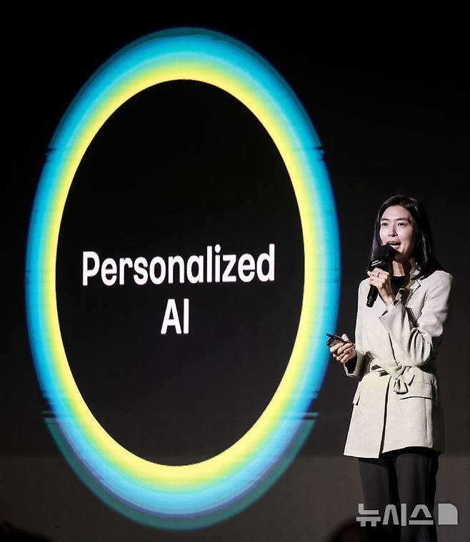 [서울=뉴시스] 정병혁 기자 = 정신아 카카오 대표가 4일 서울 중구 플라자호텔에서 열린 카카오 기자간담회에서 발표를 하고 있다. 2025.02.04. jhope@newsis.com