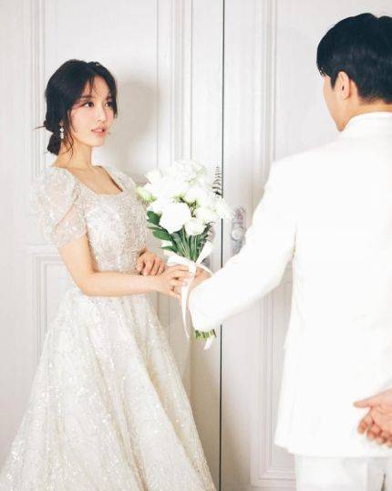 [서울=뉴시스] 도화와 예비신랑의 모습. (사진=도화 인스타그램 캡처) 2025.05.08. photo@newsis.com *재판매 및 DB 금지